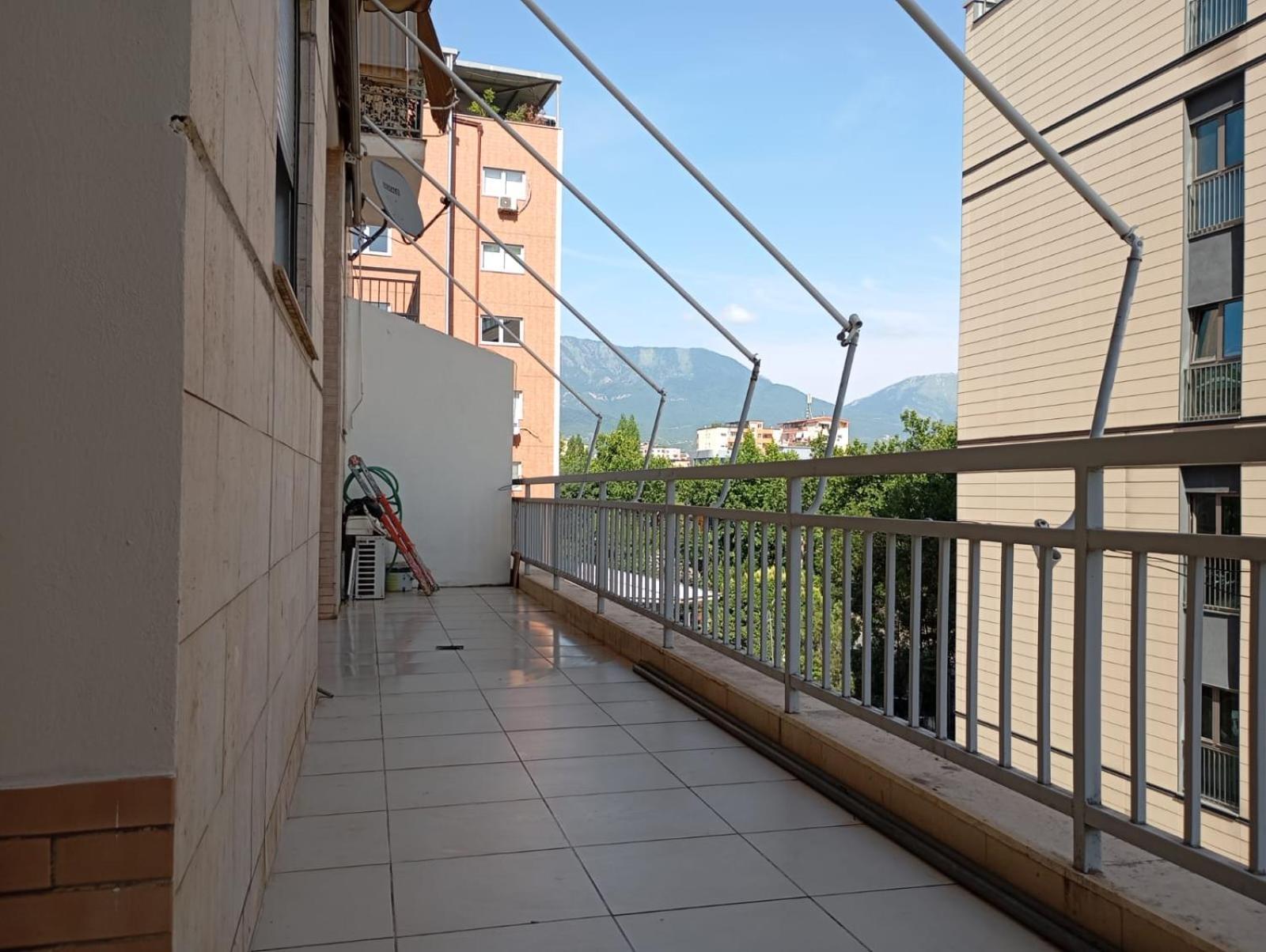 Royal 3 Hostel Tirana Exterior photo
