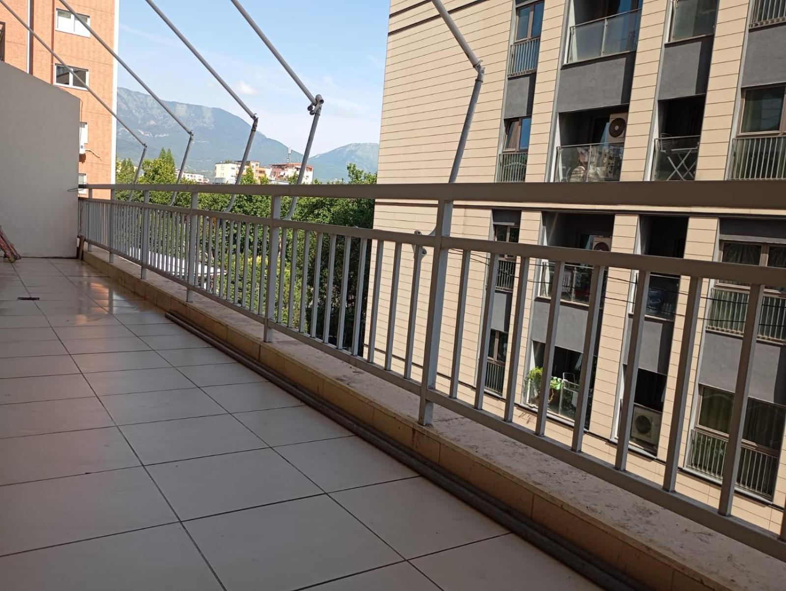 Royal 3 Hostel Tirana Exterior photo